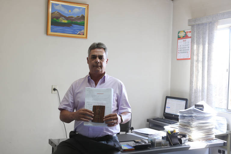 O vendedor Ricardo Andrade  Marcelino apresentou os documentos no posto de Ermelino Matarazzo em outubro do ano passado, completou a papelada, mas a aposentadoria ainda não saiu. 