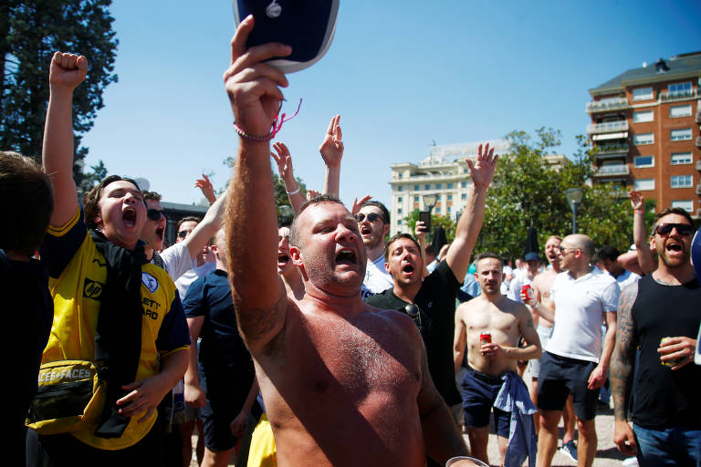 Em Madri, torcedores do Tottenham se reúnem para acompanhar a final da Champions League