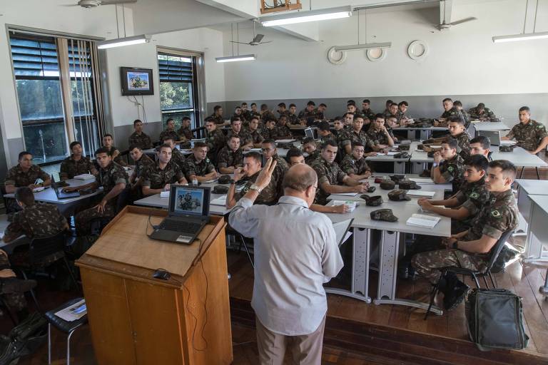 Aula na Academia Militar das Agulhas Negras, em Resende (RJ) 