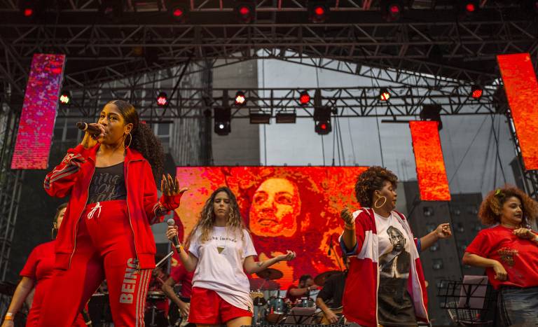 Festival Lula Livre, em defesa da liberdade do ex-presidente, reúne artistas, políticos e demais apoiadores na Praça da República, em São Paulo
