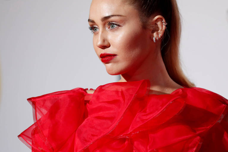 A cantora Miley Cyrus na premiere do filme "Isn't It Romantic" em Los Angeles