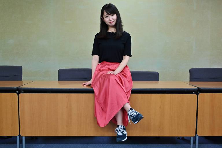 Yumi Ishikawa, líder e fundadora do movimento KuToo, que luta contra o uso obrigatório de salto alto no trabalho