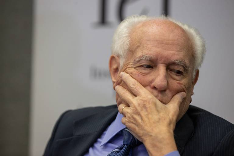 O ex-ministro José Goldemberg, do governo Collor, em reunião nesta terça (4) com demais ex-titulares da pasta