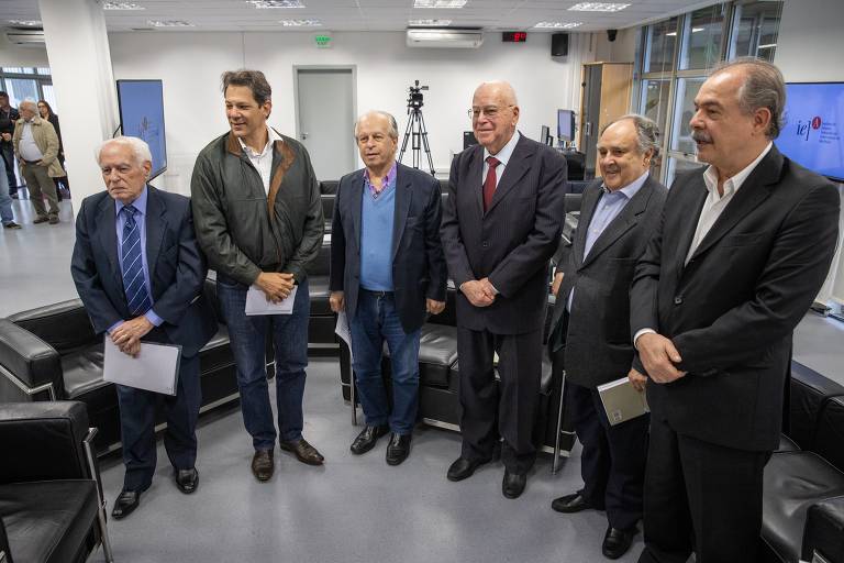 José Goldemberg, Murílio Hingel, Cristovam Buarque, Fernando Haddad, Aloizio Mercadante e Renato Janine Ribeiro, ex-ministros da Educação em diferentes governos