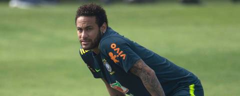 Brazil's footballer Neymar takes part in a training session of the national team at the Granja Comary sport complex in Teresopolis, Brazil, on June 1, 2019 ahead of the Copa America football tournament. (Photo by Mauro PIMENTEL / AFP)