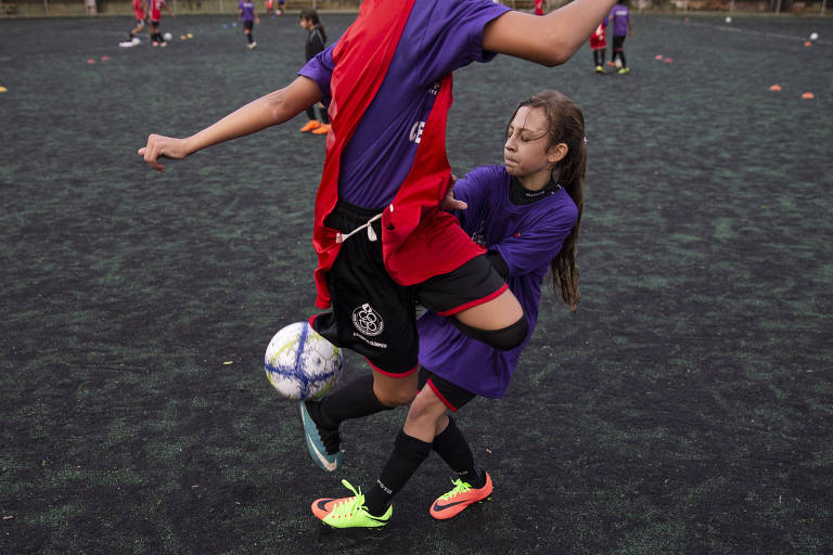 Meninas têm turmas próprias no futebol feminino do Paulistano