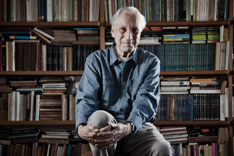 Morre Luiz Alfredo Garcia-Roza, autor de livros sobre Copacabana noir, aos 84