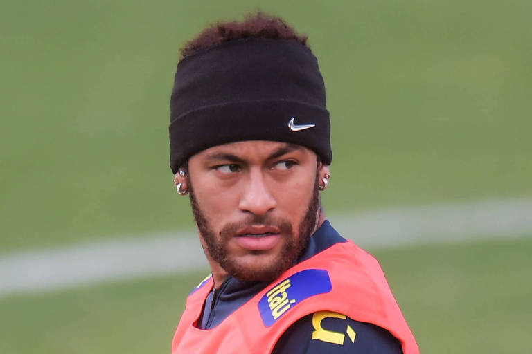 Neymar durante treino da seleção brasileira na Granja Comary, em Teresópolis (RJ).