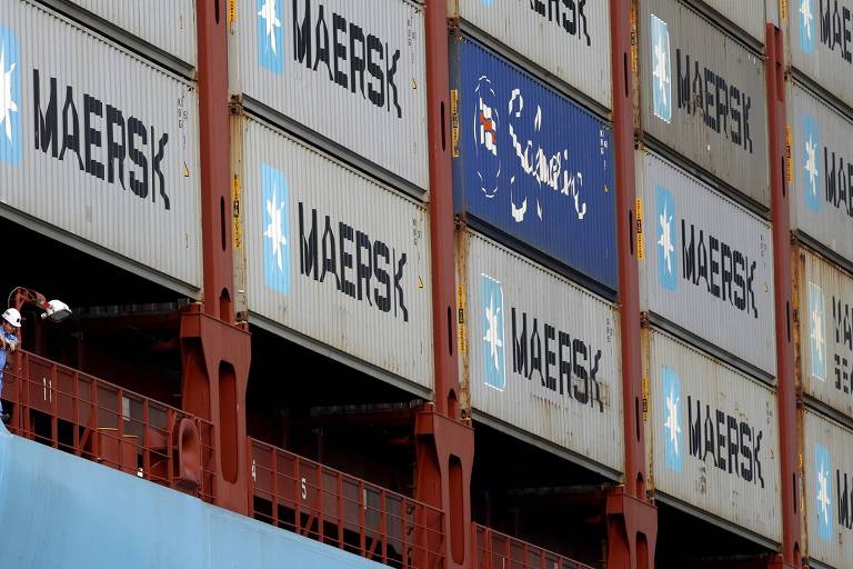 Contêineres da companhia dinamarquesa Maersk
