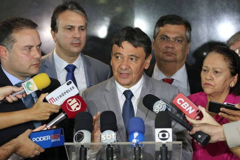 Os governadores do Nordeste Renan Filho, Camilo Santana, Wellington Dias, Flávio Dino e Fátima Bezerra em encontro em Brasília