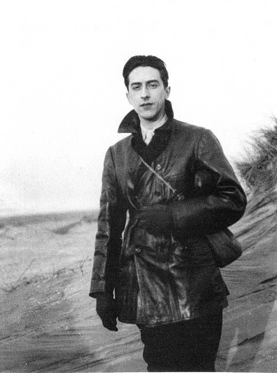Jean Cocteau em 1916, no front da Primeira Guerra na Bélgica, quando serviu na Cruz Vermelha.