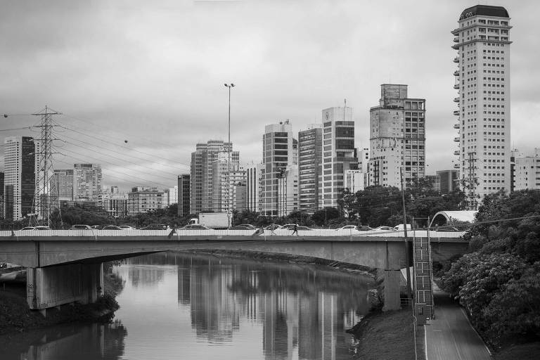 Rio Pinheiros, na região do Itaim Bibi, zona oeste paulistana