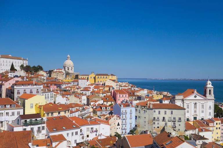 Em 1506, uma multidão de Lisboa invadiu um dos antigos bairros judeus da cidade e massacrou cerca de 3.000 pessoas, incluindo mulheres e crianças