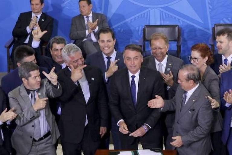 Bolsonaro assinou novo decreto para flexibilizar regras sobre armas no dia 7 de maio