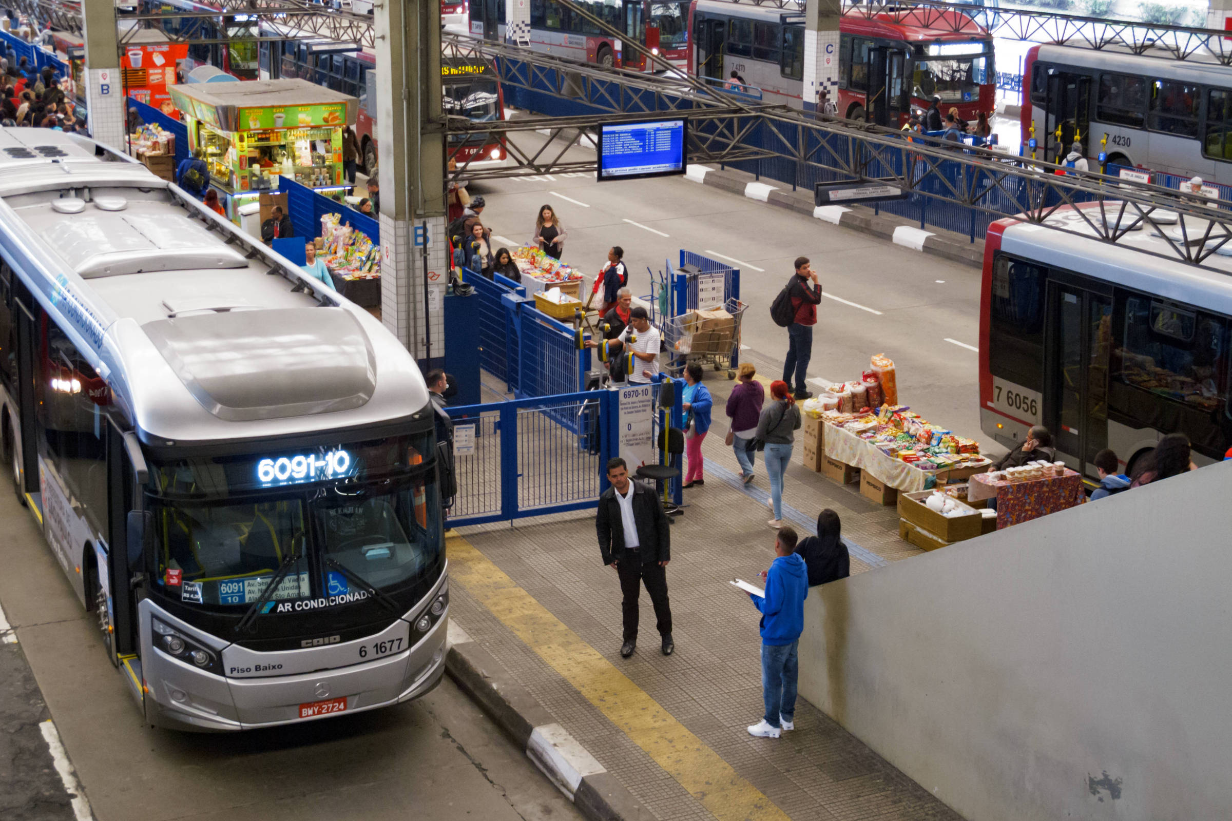 Usuários de terminais de ônibus se sentem inseguros em São Paulo -  10/06/2019 - São Paulo - Agora