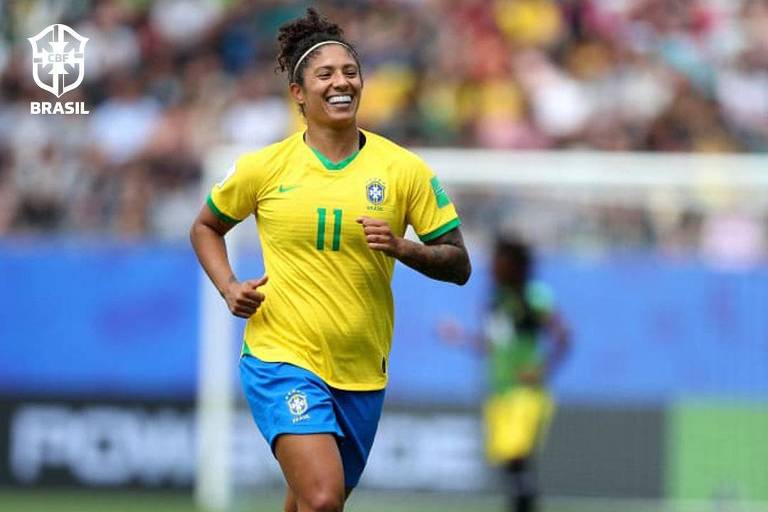 A atacante Cristiane comemora o seu primeiro gol na vitória por 3 a 0 sobre a Jamaica, na estreia da Copa do Mundo da França, em Grenoble (FRA)