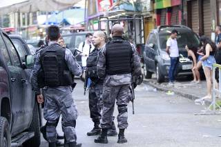 Polícia Militar faz operação em comunidades do complexo da Maré
