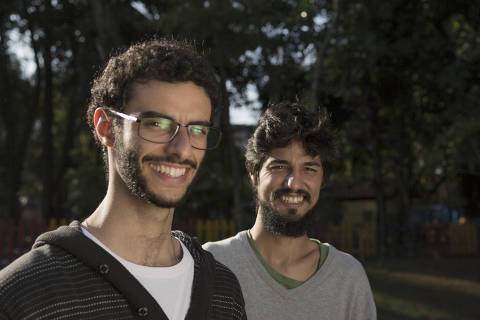 SAO PAULO, SP - 23 AGOSTO: O empreendedor social Jonas Rosenberg Lessa e Lucas Cardoso Corvacho, socios da Retalhar, posam para fotos no Caxingui, em Sao Paulo, em 23 de agosto de 2016. (Foto: Na Lata)******PREMIO EMPREENDEDOR SOCIAL 2016******