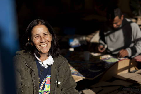 SAO PAULO, SP - 06 DE AGOSTO: A pedagoga Dagmar Rivieri Garroux, a Tia Dag, posa para foto na sede do projeto Casa do Zezinho, no Parque Santo Antonio, em Sao Paulo, em 06 de agosto de 2011. Fundada para ser um espaco de atuacao para criancas e jovens em situaÃ§Ã£o de alta vulnerabilidade social pertencentes a familias de baixa renda, comecou com 7 criancas e hoje atende, anualmente, mais de 1.200 Zezinhos, criancas e jovens com idades entre 6 e 21 anos. Eles sÃ£o envolvidos em atividades de educacao, arte, cultura e em oficinas de preparacao para o mercado de trabalho.(Foto: Na Lata)