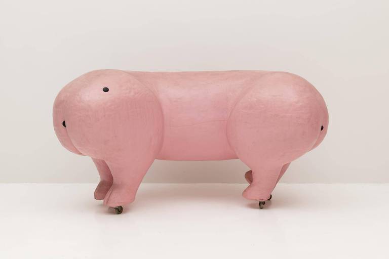 objeto semelhante a porco sem face