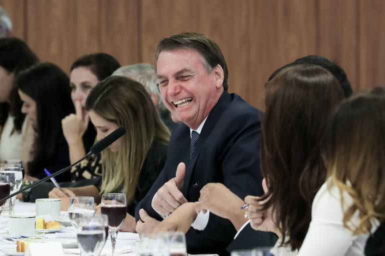 O presidente Jair Bolsonaro em café com jornalistas nesta sexta (14) 