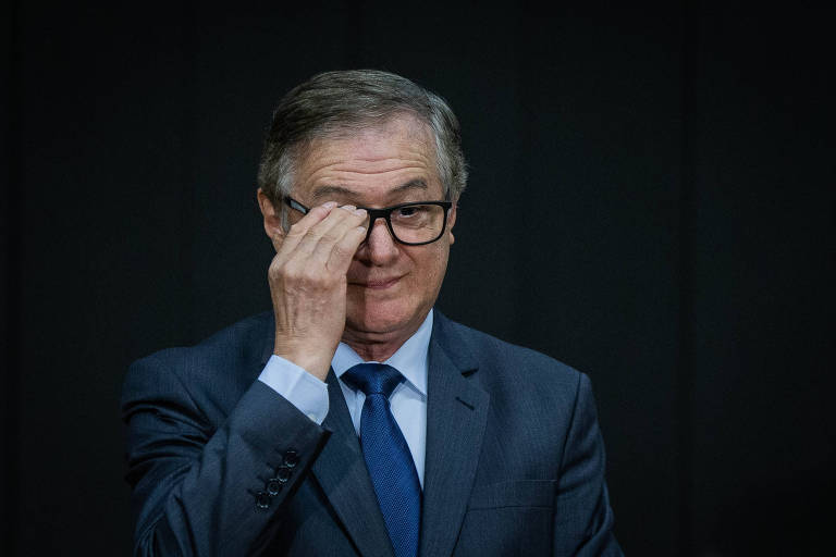 O ex-ministro da Educação Ricardo Vélez Rodríguez, professor de filosofia, identificado com o conservadorismo, antipetismo e a luta contra o chamado marxismo cultural, foi demitido em 8 de abril. Indicado pelo ideólogo Olavo de Carvalho, Vélez acumulou crises sucessivas à frente do Ministério e foi substituído por Abraham Weintraub.