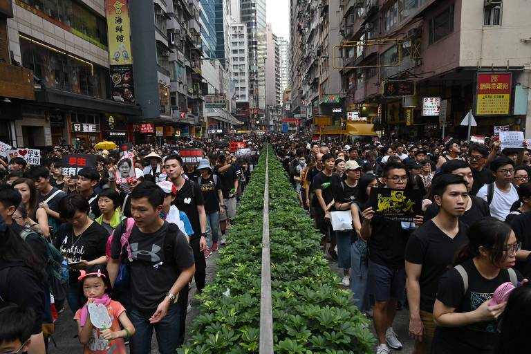 Manifestantes voltam às ruas de Hong Kong