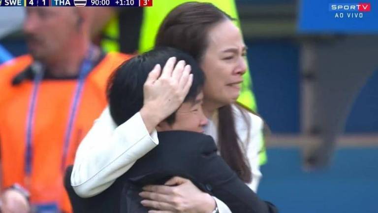 Nualphan Lamsam, da Tailândia, chora com gol da seleção na Copa do Mundo feminina