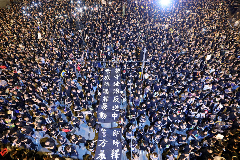 Manifestantes voltam às ruas de Hong Kong