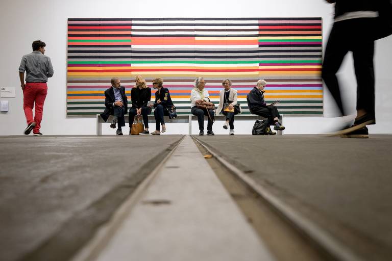 Visitantes da Art Basel, principal feira do setor, que ocorre na Suíça