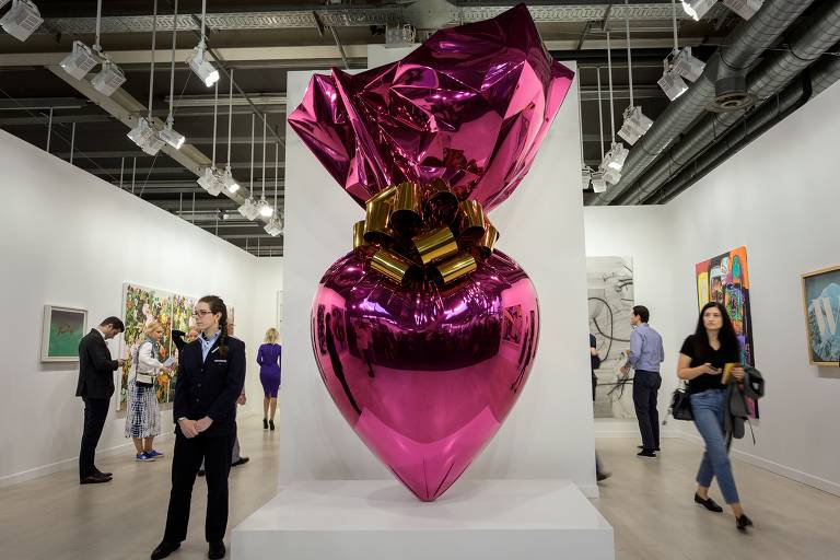 "Sacred Heart (Magenta/Gold)", de Jeff Koons, na Art Basel, na Suíça
