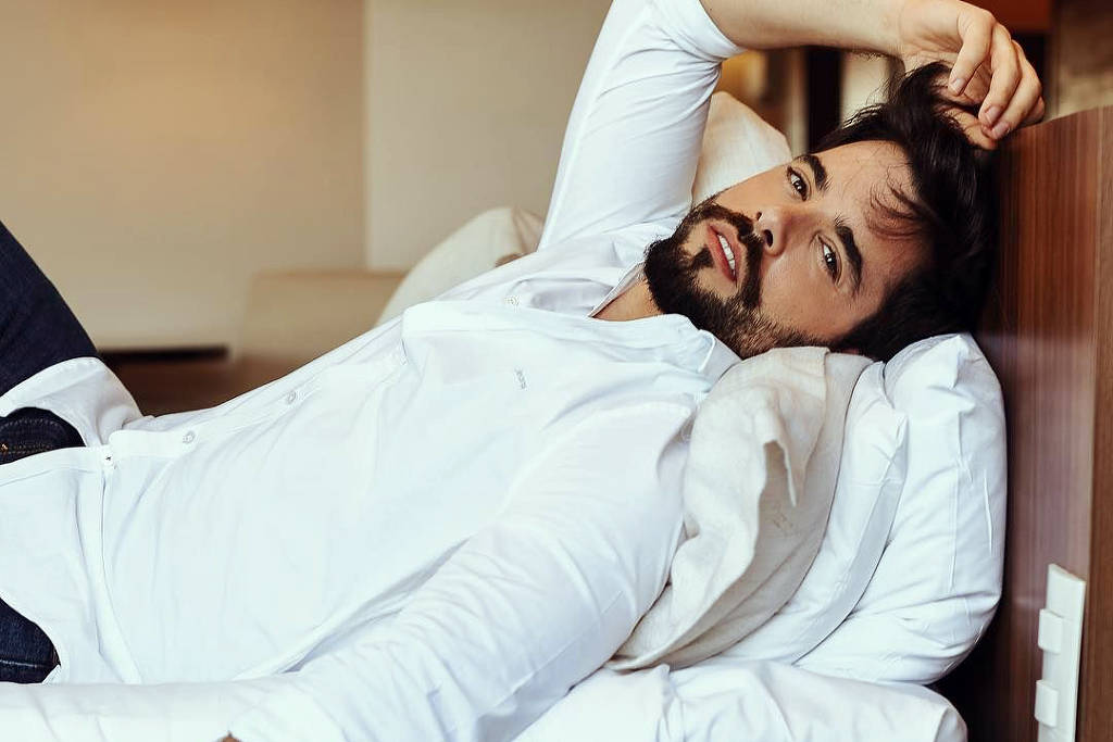 Pedro Carvalho torce por romance com trans em 'Dona do Pedaço': 'Amor não escolhe, acontece'