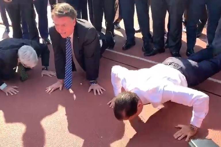 Antonio Prata : Bolsonaro e as flexões de pescoço