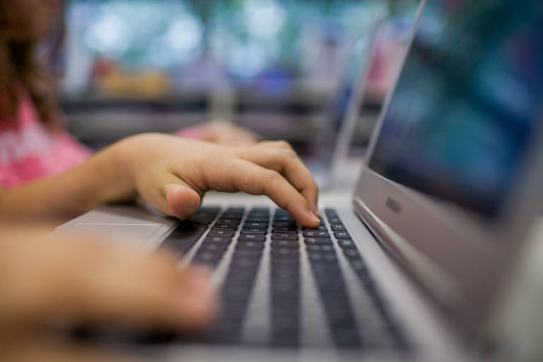 Governo cria programa de internet gratuita para aluno de escola pública