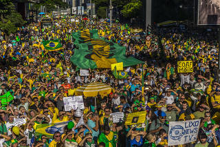 Apoiadores do governo Bolsonaro fazem manifestação em SP