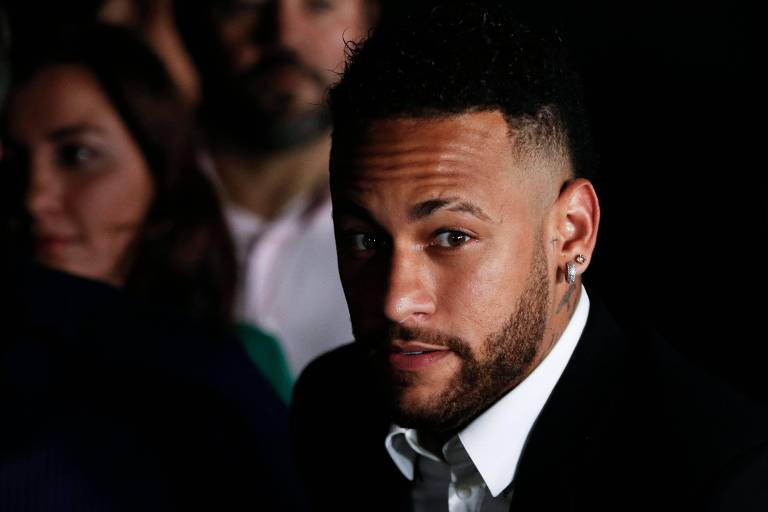 Neymar chega para depor em inquérito de vazamento de imagens da modelo Najila Trindade
