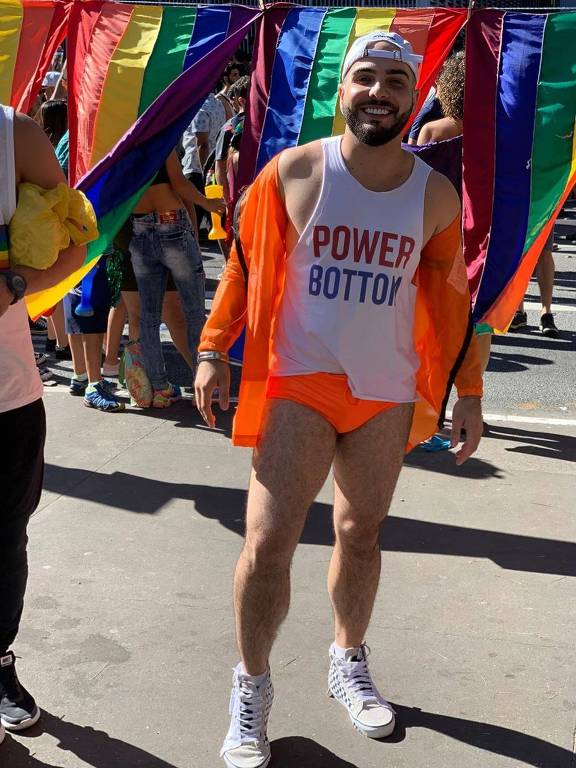  Imagens de famosos na Parada Gay de SP 2019