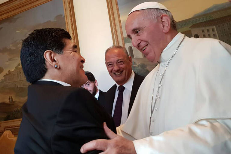 Entre Messi e Maradona, papa Francisco escolhe Pelé