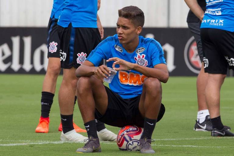 Depois de servir à seleção olímpica, Pedrinho volta a treinar no Corinthians