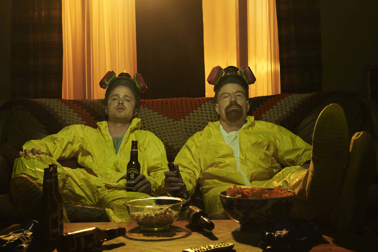 Jesse Pinkman (Aaron Paul) and Walter White (Bryan Cranston) em cena de 'Breaking Bad'; dupla repetirá papéis em 'Better Call Saul'