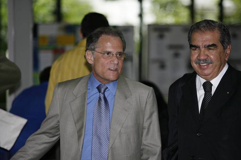 O professor universitário Hugo Chicaroni, ao deixar o prédio da Justiça Federal apos acompanhar audiência sobre a ação penal. Ele foi flagrado pela Policia Federal em encontros e telefonemas oferecendo propina para o delegado federal Victor Hugo Rodrigues Alves