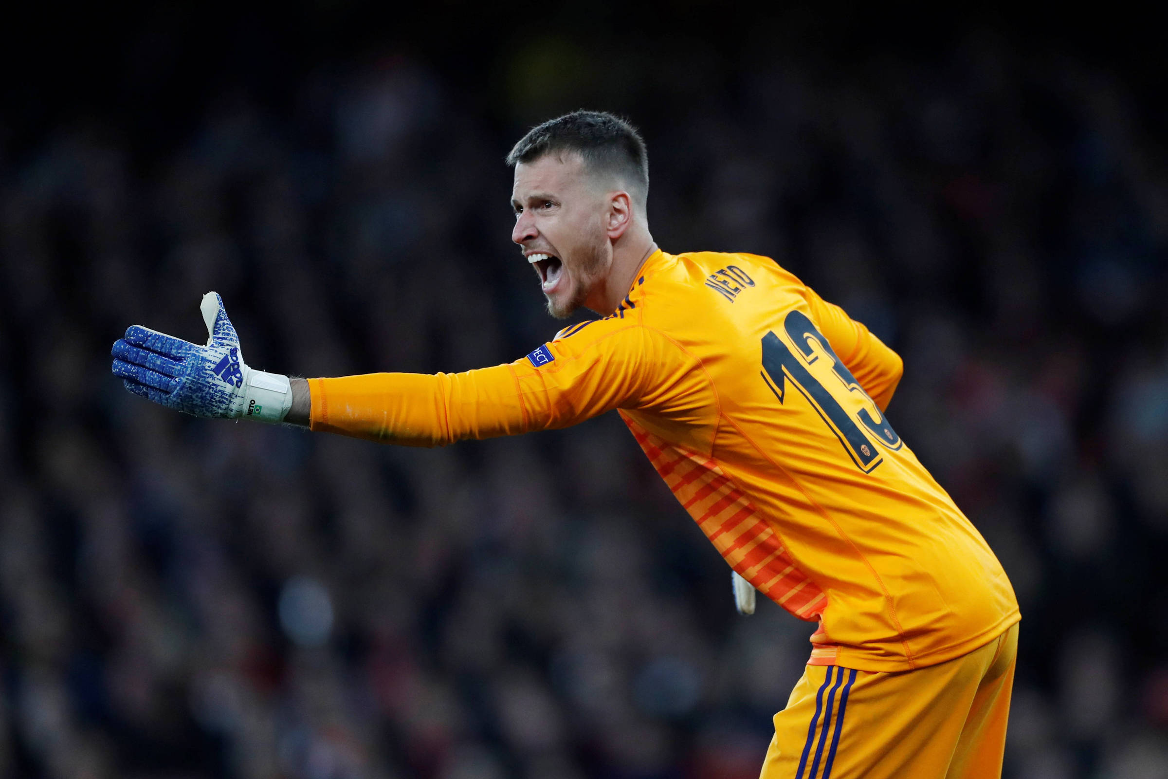 Barcelona anuncia a contratação do goleiro Neto