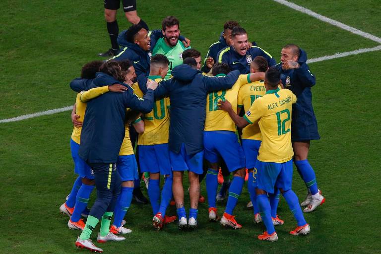 Jogadores brasileiros comemoram a classificação às semifinais da Copa América