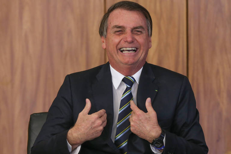 De bananas a CNH, relembre obsessões de Bolsonaro em seus seis meses de governo