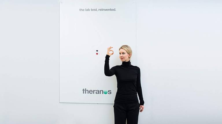 HBO lança novo documentário A Inventora: à procura de sangue no Vale do Silício, sobre Elizabeth Holmes e a empresa Theranos, que prometeu exames a preços baixíssimos e que, no fim das contas, enganou investidores e público