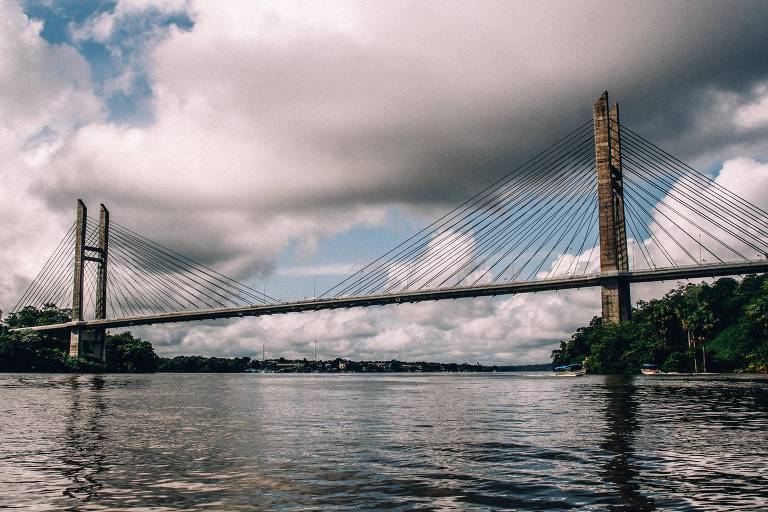 Ponte que liga o Amapá, no Brasil, à Guiana Francesa