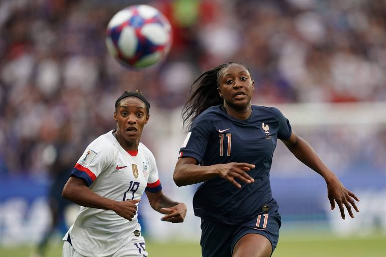 A francesa Kadidiatou Diani durante partida contra os Estados Unidos
