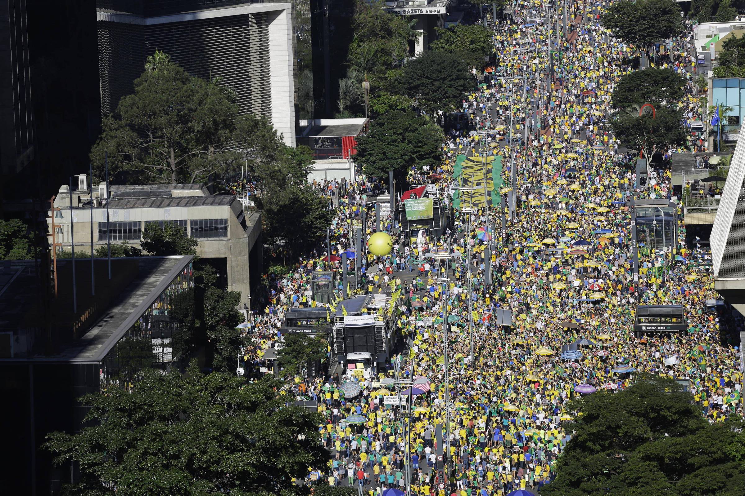 Domingo teve milhares de brasileiros nas ruas em favor da Lava Jato
