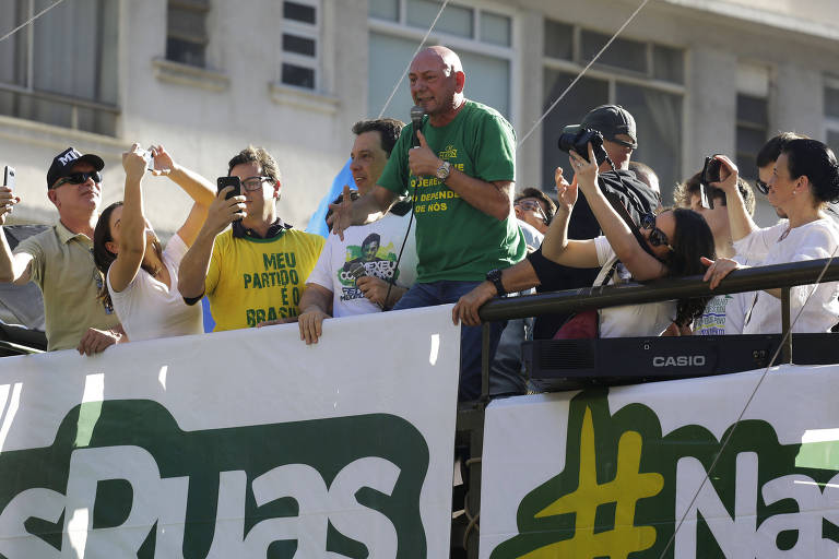 Manifestantes fazem ato em defesa da operação Lava Jato e do ministro na avenida Paulista, São Paulo