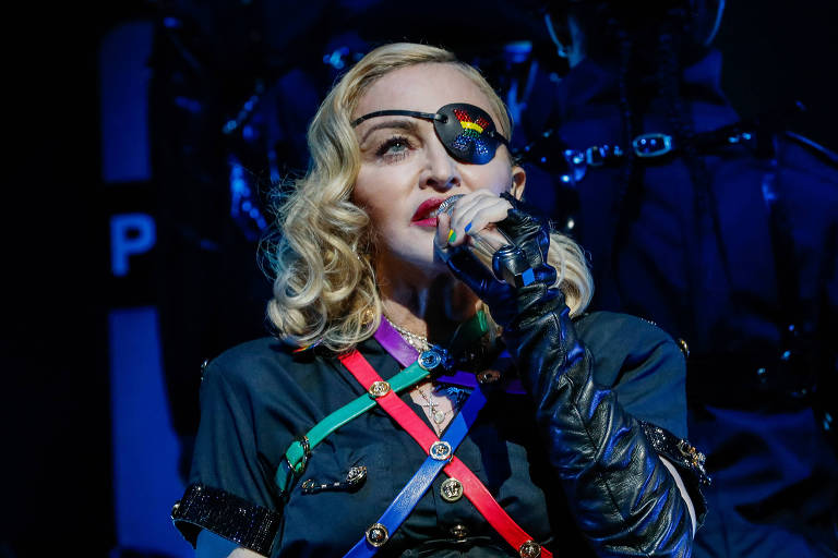Madonna se apresentando no Pride Island em Nova York, Estados Unidos